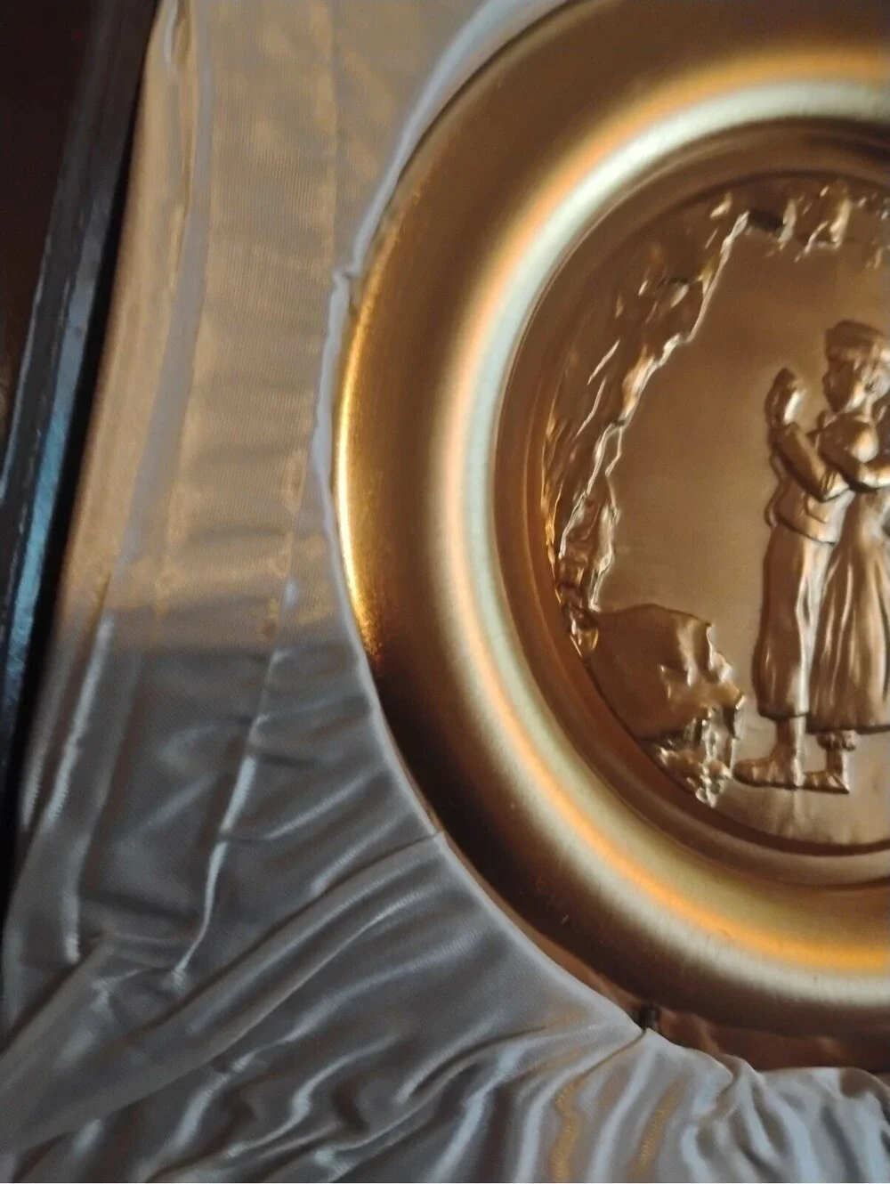 Vintage Gold-Toned Decorative Plaque with Romantic Couple Relief